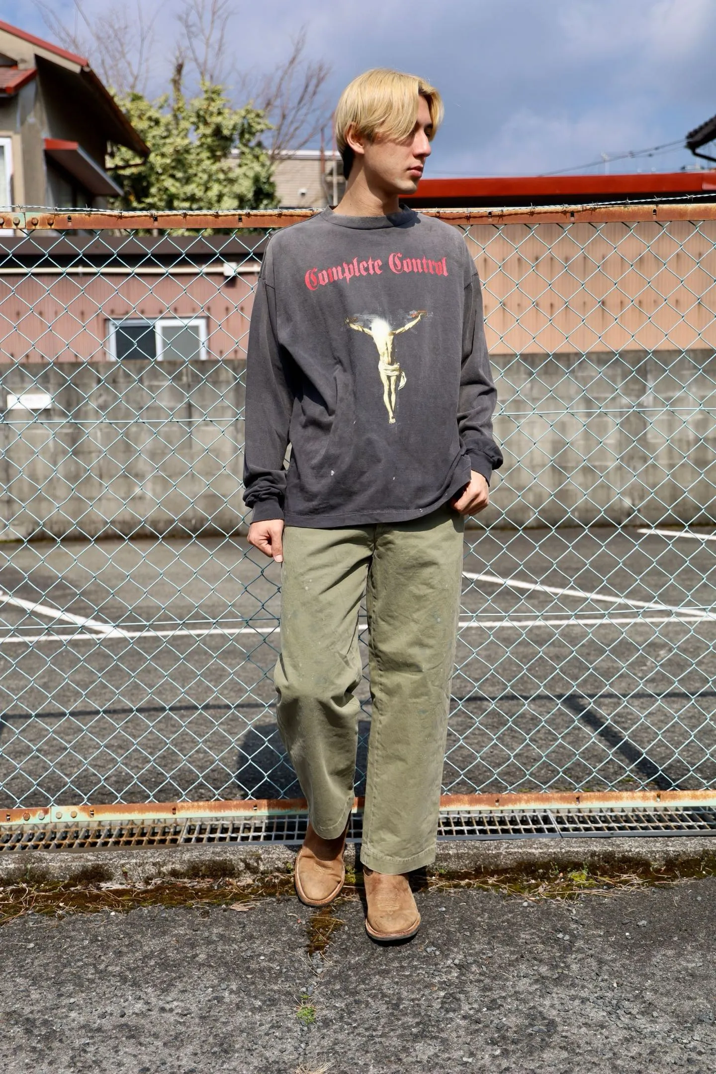 SAINT Mxxxxxx × Kosuke Kawamura KK_LS TEE/COMPLETE CONTRL/BLK KK joint model Jesus AK submachine gun cross long-sleeved TEE Washed black S-XL KK joint model creative submachine gun Jesus cross The fading of sulfur dye on ready-to-wear and washed water to make it old Hand-splashed ink hole processing The printing is repeatedly modified to outline the ultimate restoration ZP Cylindrical side seam high weight fabric Stiff and comfortable Correct accessories Customized co-branded wash mark/little angel mark, top purchasing agent level